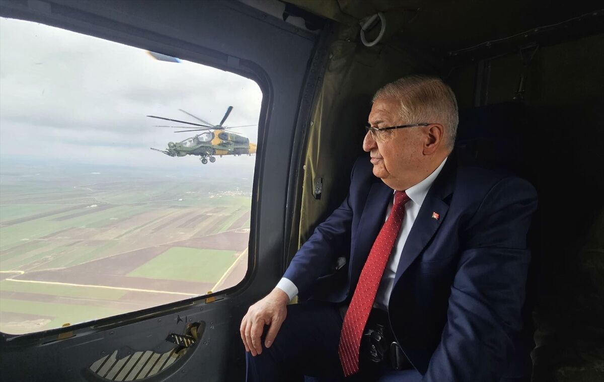 Milli Savunma Bakanı Güler, 11'inci Hudut Tugay Komutanlığı'nda denetlemelerde bulundu