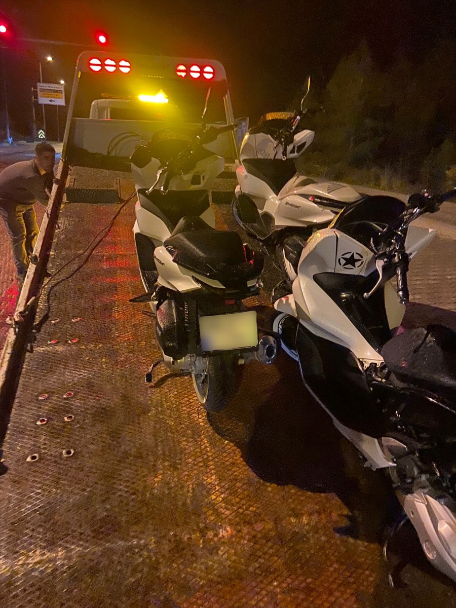 Muğla'da abartı egzozlu ve plakasız motosikletlerle yarışan 3 kişinin ehliyeti iptal edildi
