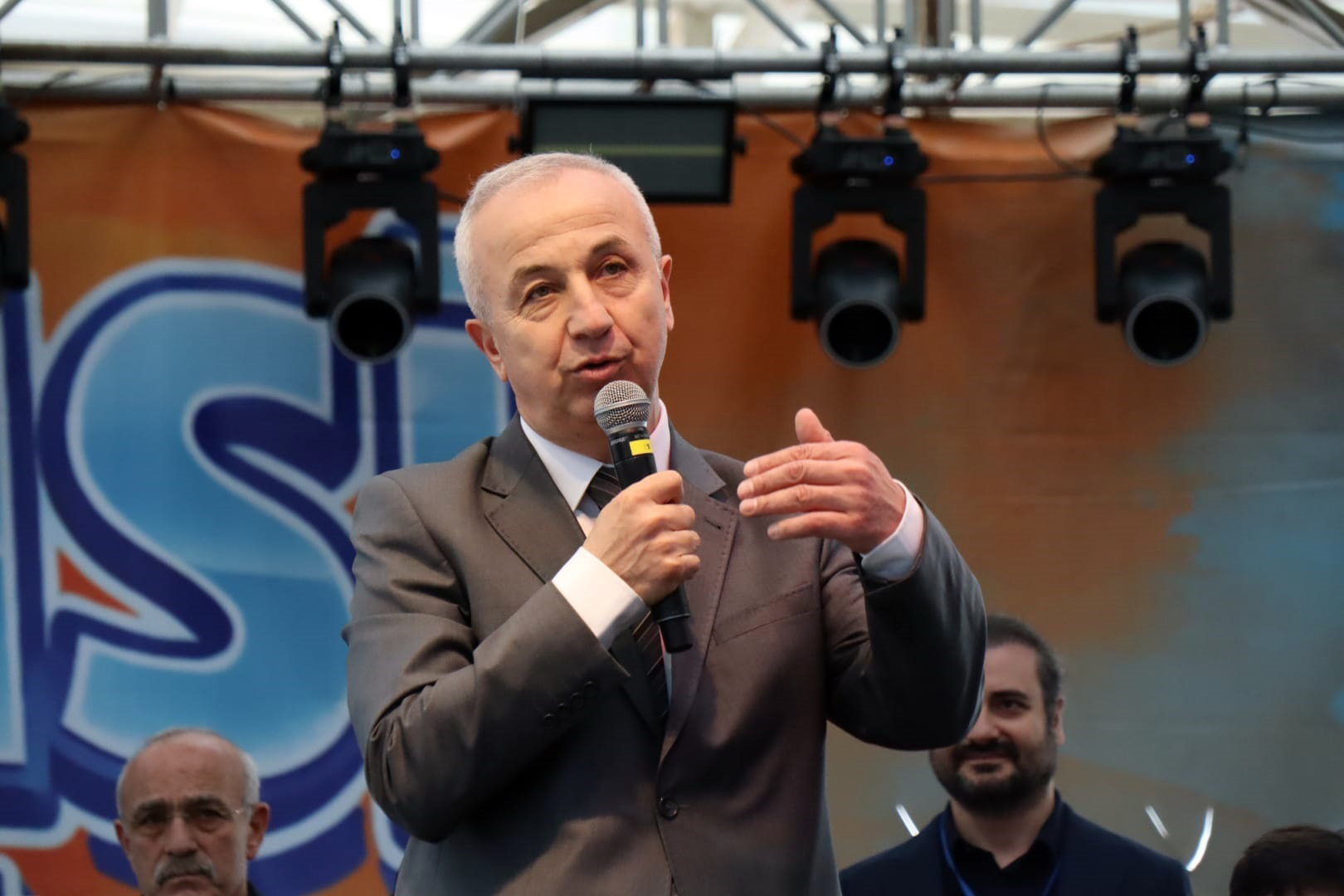 Muğla'da düzenlenen şölende 5 ton hamsi dağıtıldı