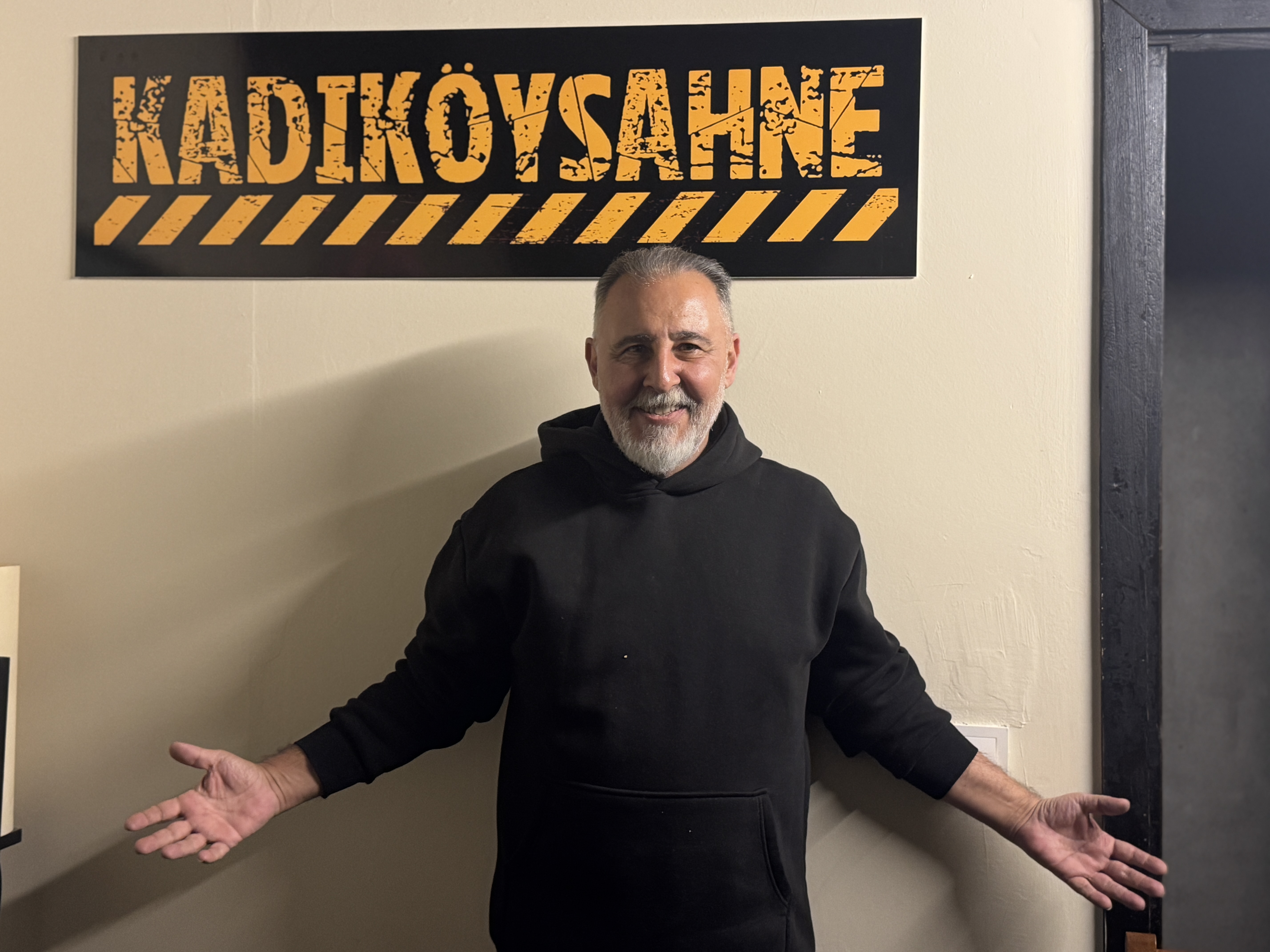 Oyuncu Kemal Başar, Kadıköy Sahne'de konser verdi