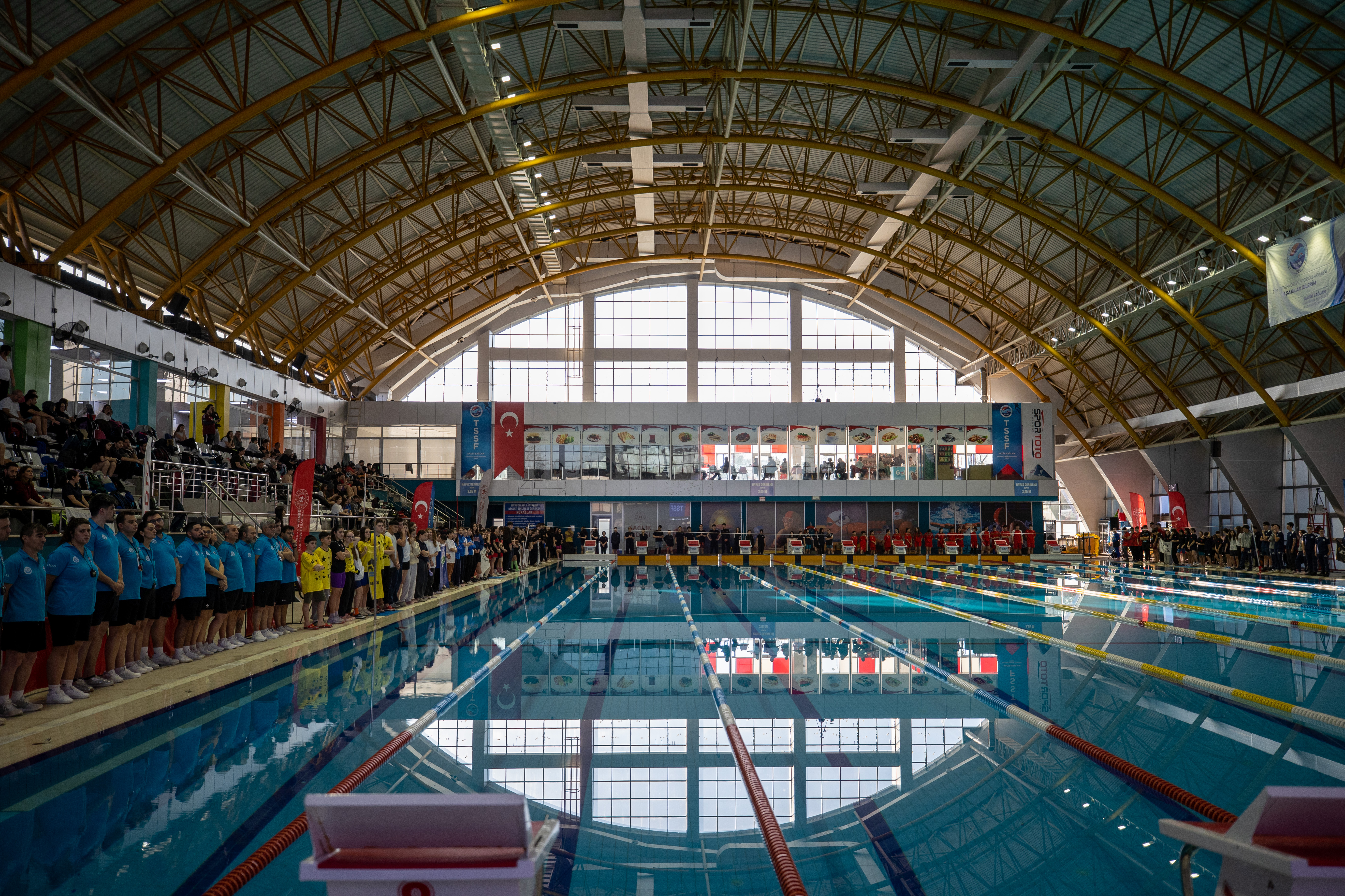 Paletli Yüzme Kulüplerarası Gençler Türkiye Şampiyonası Sakarya'da başladı