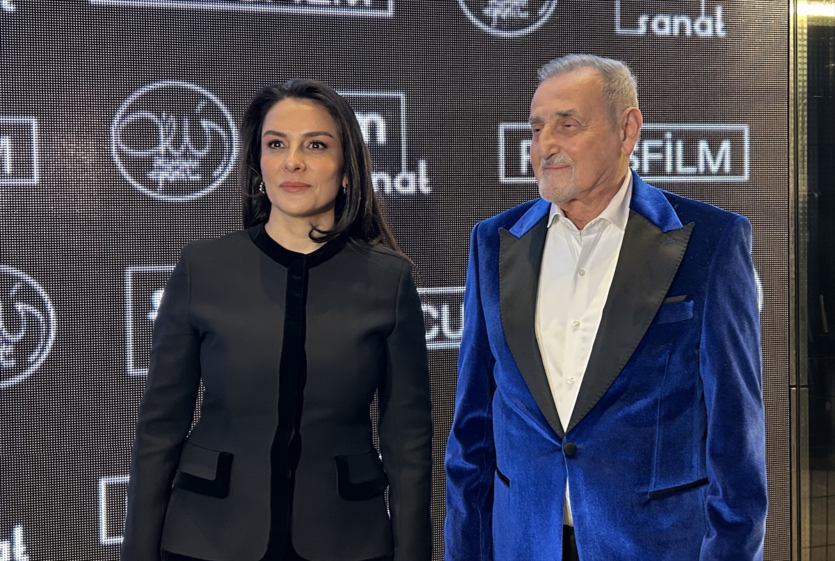 Ressam Devrim Erbil'i anlatan 'Devrim Erbil: Gökyüzü Öyle Maviydi Ki' filminin galası yapıldı