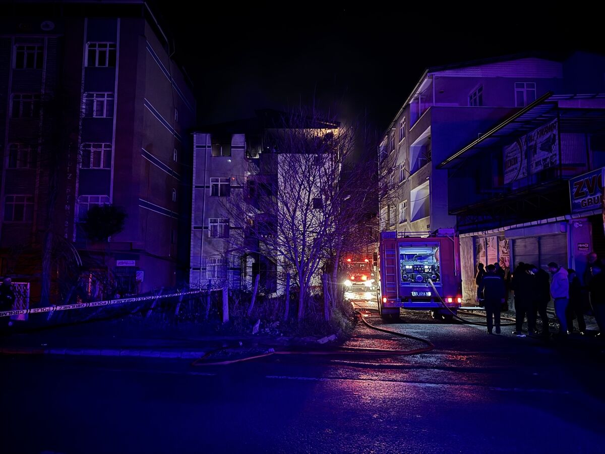 Samsun'da 4 katlı binada çıkan yangında bir kişi yaralandı