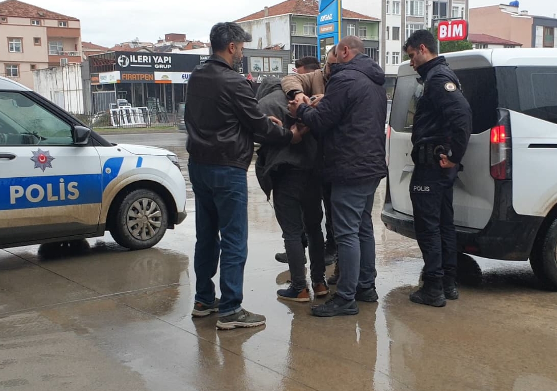 Samsun'da bir kişi, tartıştığı kız kardeşini bıçakla yaraladı