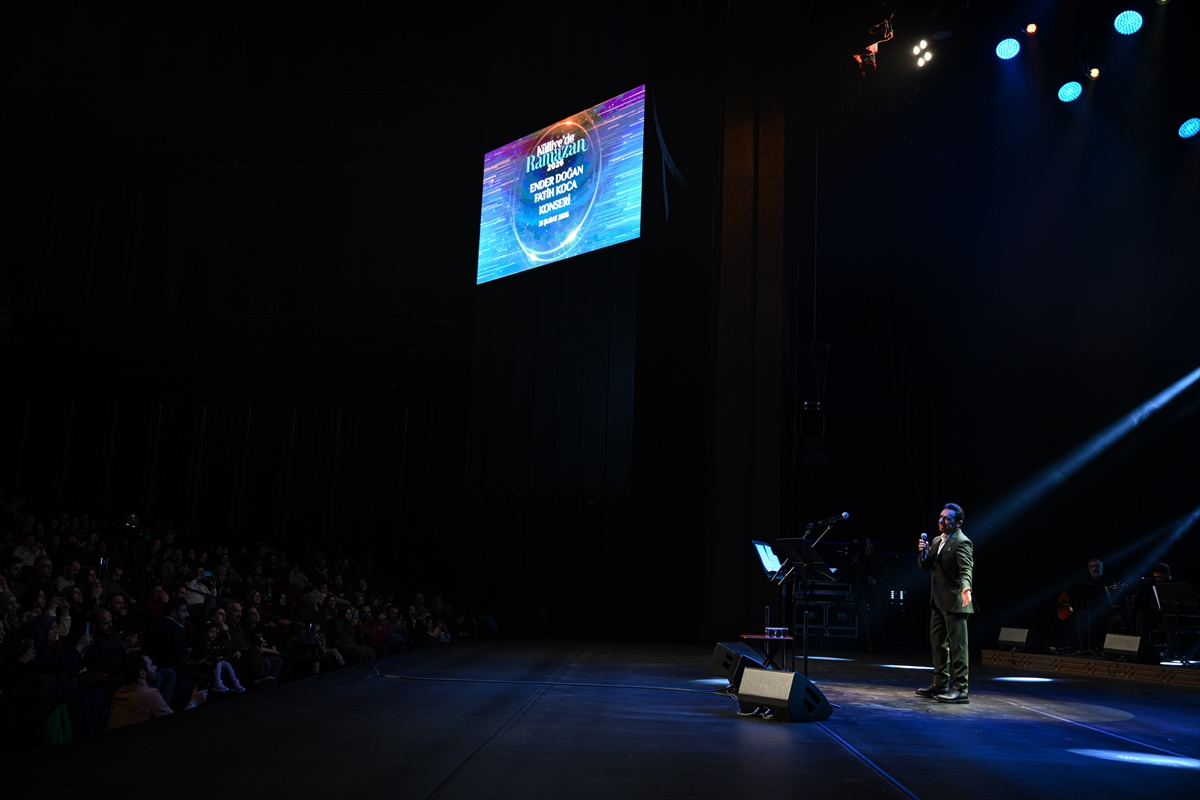Sanatçılar Ender Doğan ve Fatih Koca, 'Külliye'de Ramazan' etkinliklerinde konser verdi