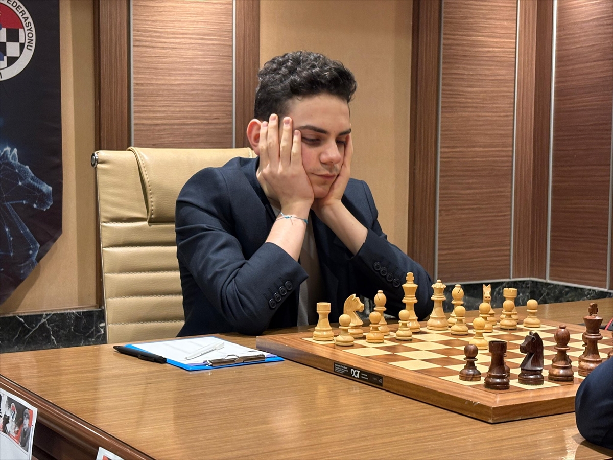 Satranç oyuncuları Ediz Gürel ile Van Foreest arasındaki özel maçta altıncı oyun tamamlandı