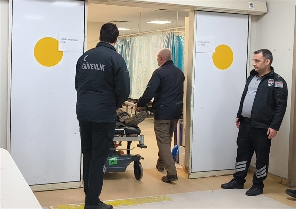 Siirt'te taşlı sopalı kavgada 15 kişi yaralandı