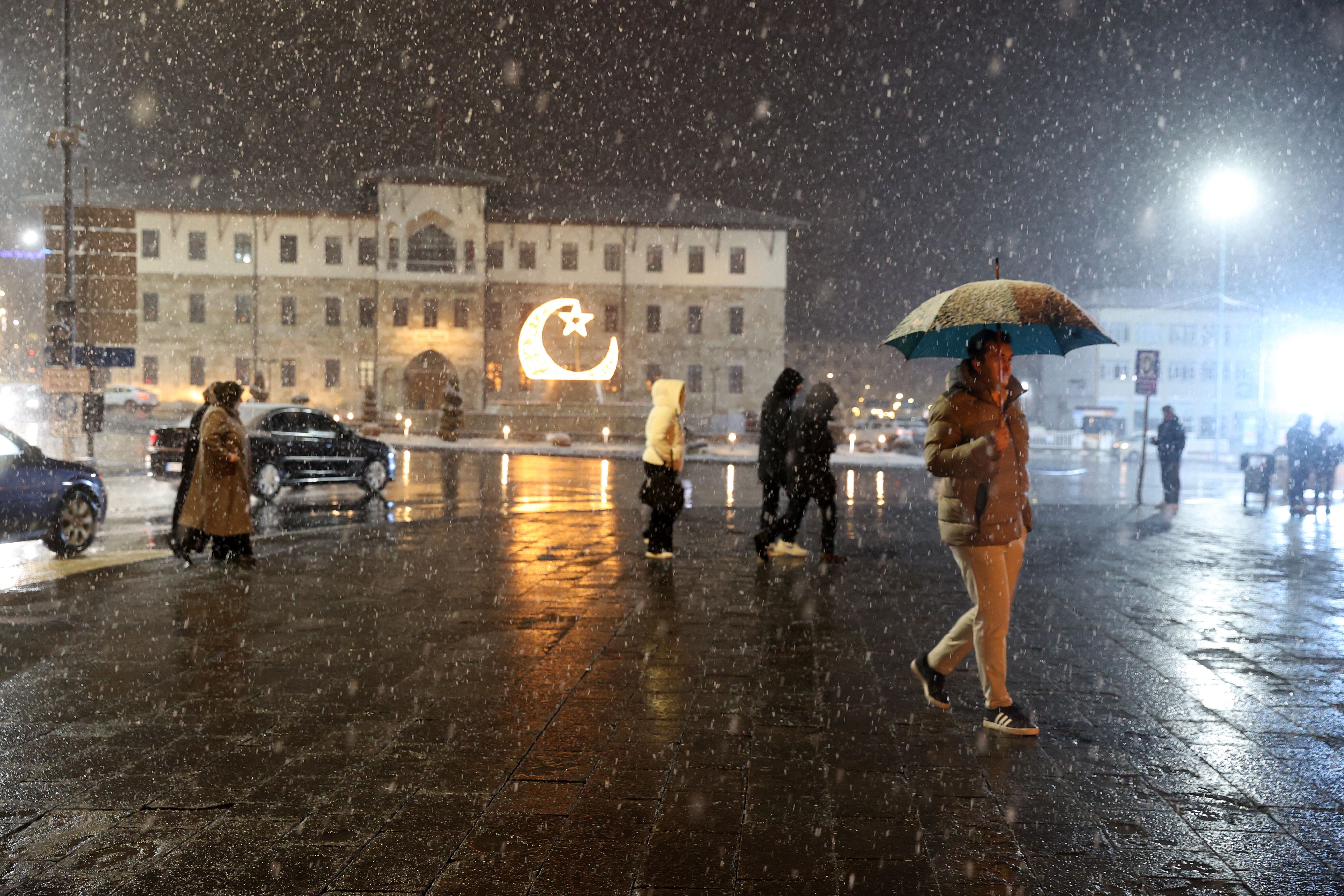 Sivas'ta kar etkili oluyor