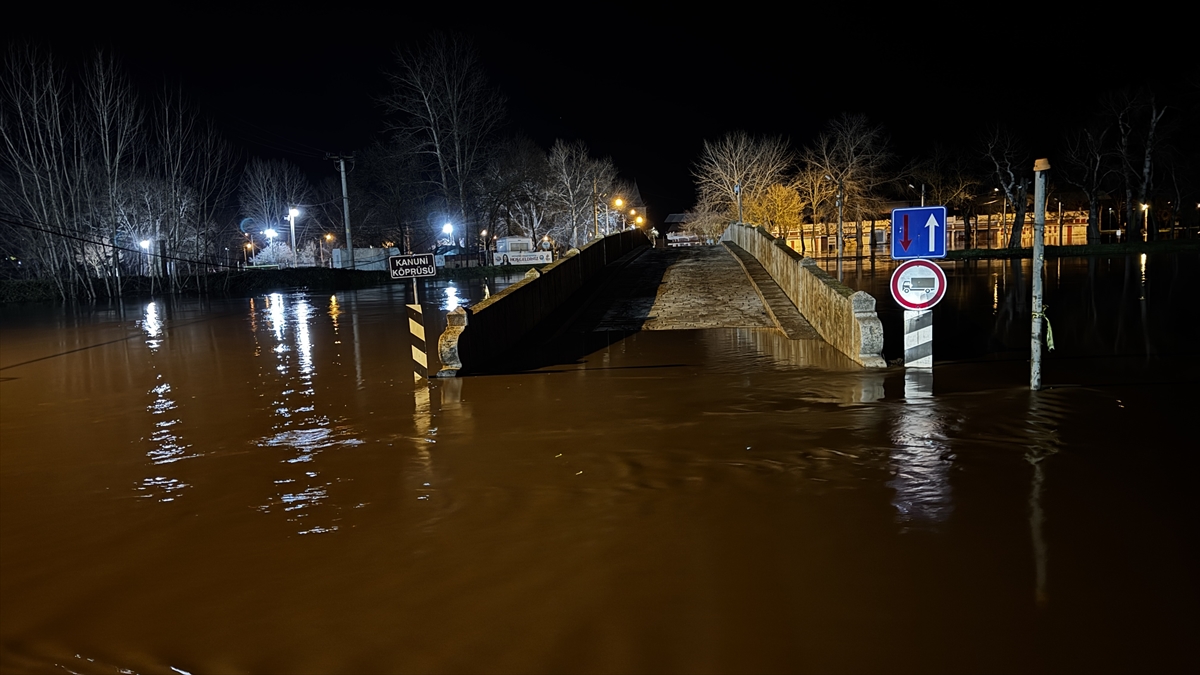 Tunca Nehri'nde debinin yükselmesi nedeniyle uyarı seviyesi 'kırmızı'ya yükseltildi