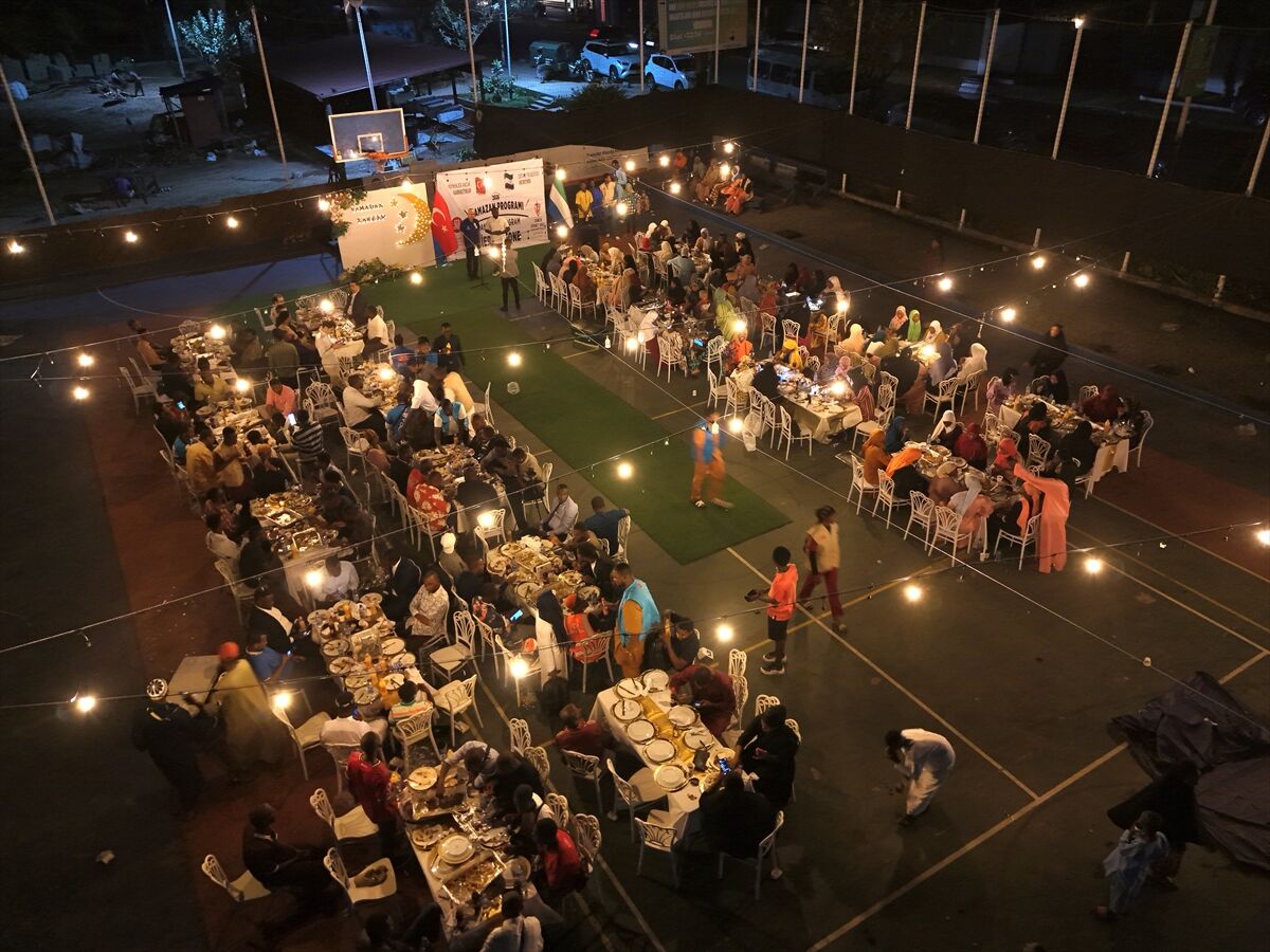 Türkiye Diyanet Vakfı Freetown'da iftar verdi