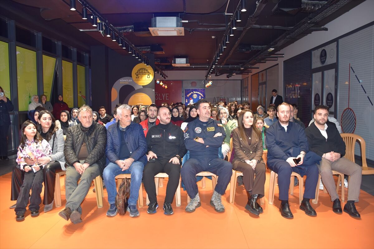 Türkiye'nin ilk deneysel test pilotu Özpala, Trabzon'da öğrencilerle bir araya geldi