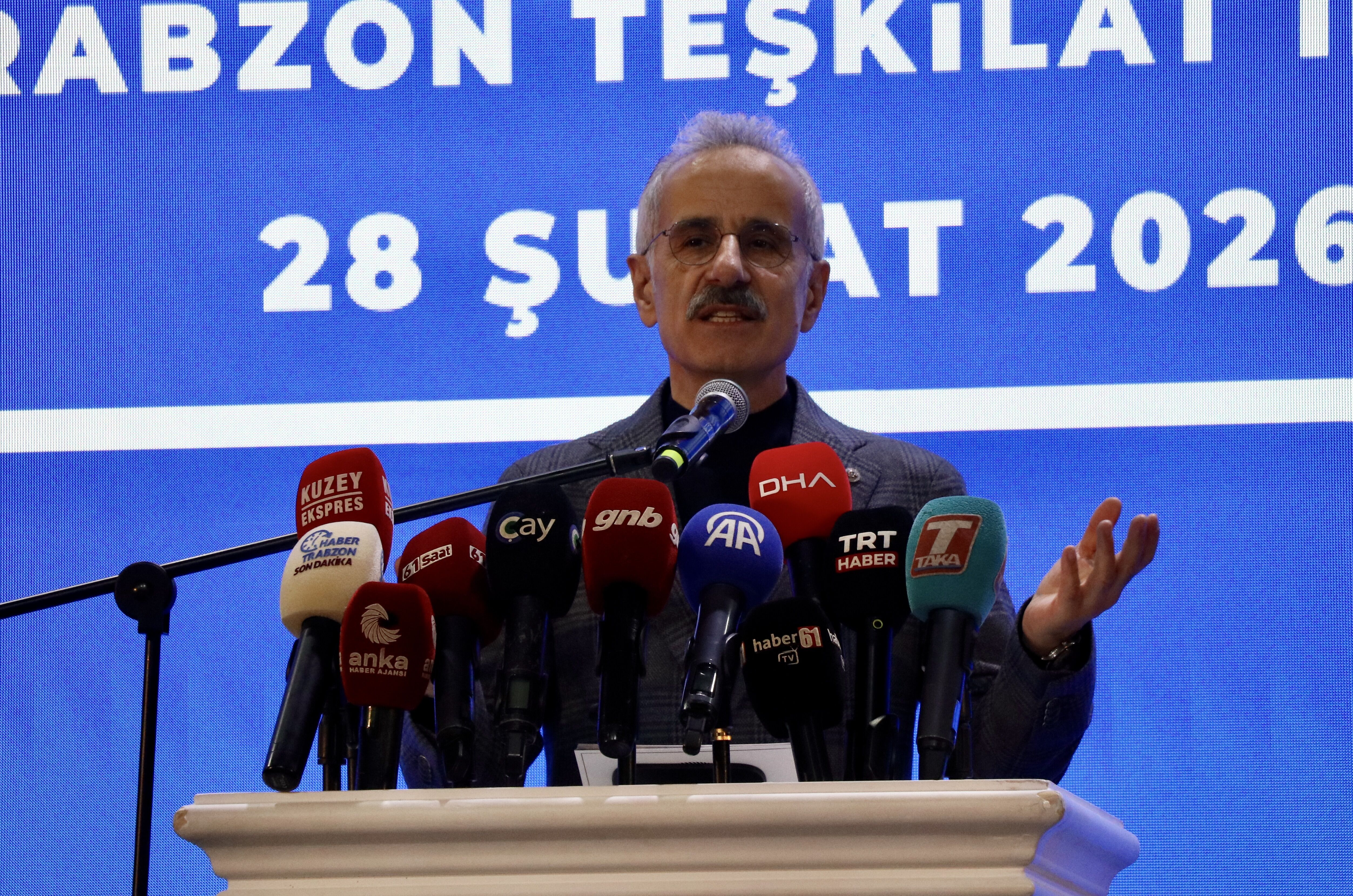 Ulaştırma ve Altyapı Bakanı Uraloğlu, Trabzon'da partililerle iftarda bir araya geldi: