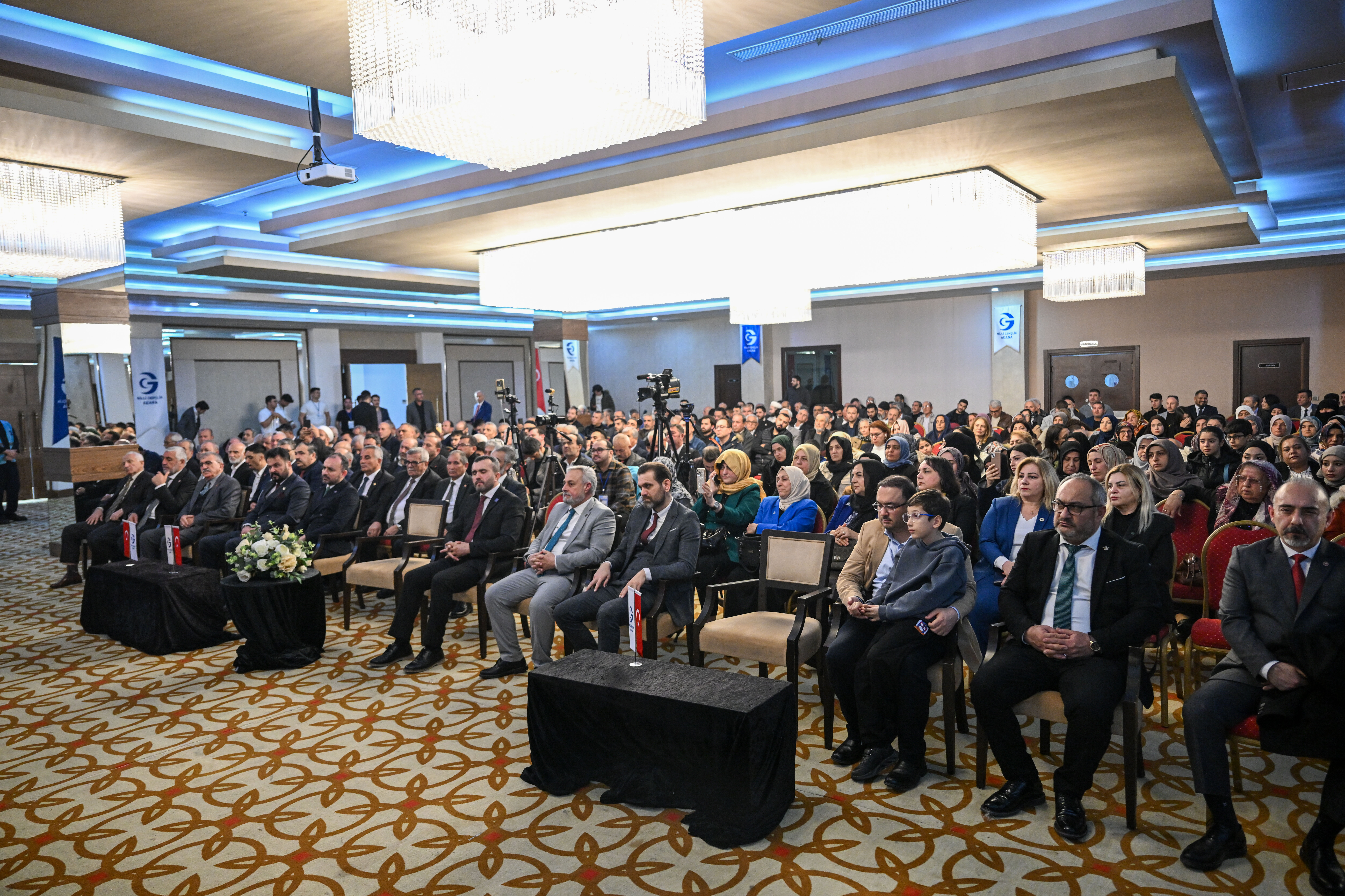 Yeniden Refah Partisi Genel Başkanı Erbakan, Adana'da partisinin iftar programına katıldı