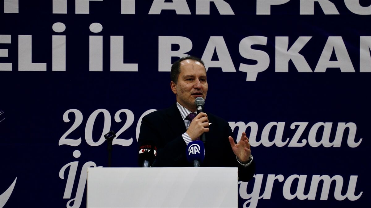 Yeniden Refah Partisi Genel Başkanı Erbakan Kocaeli'de partisinin iftar programına katıldı