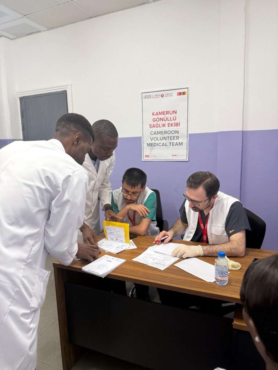 Yeryüzü Doktorları gönüllü sağlık ekibi Kamerun'a gitti