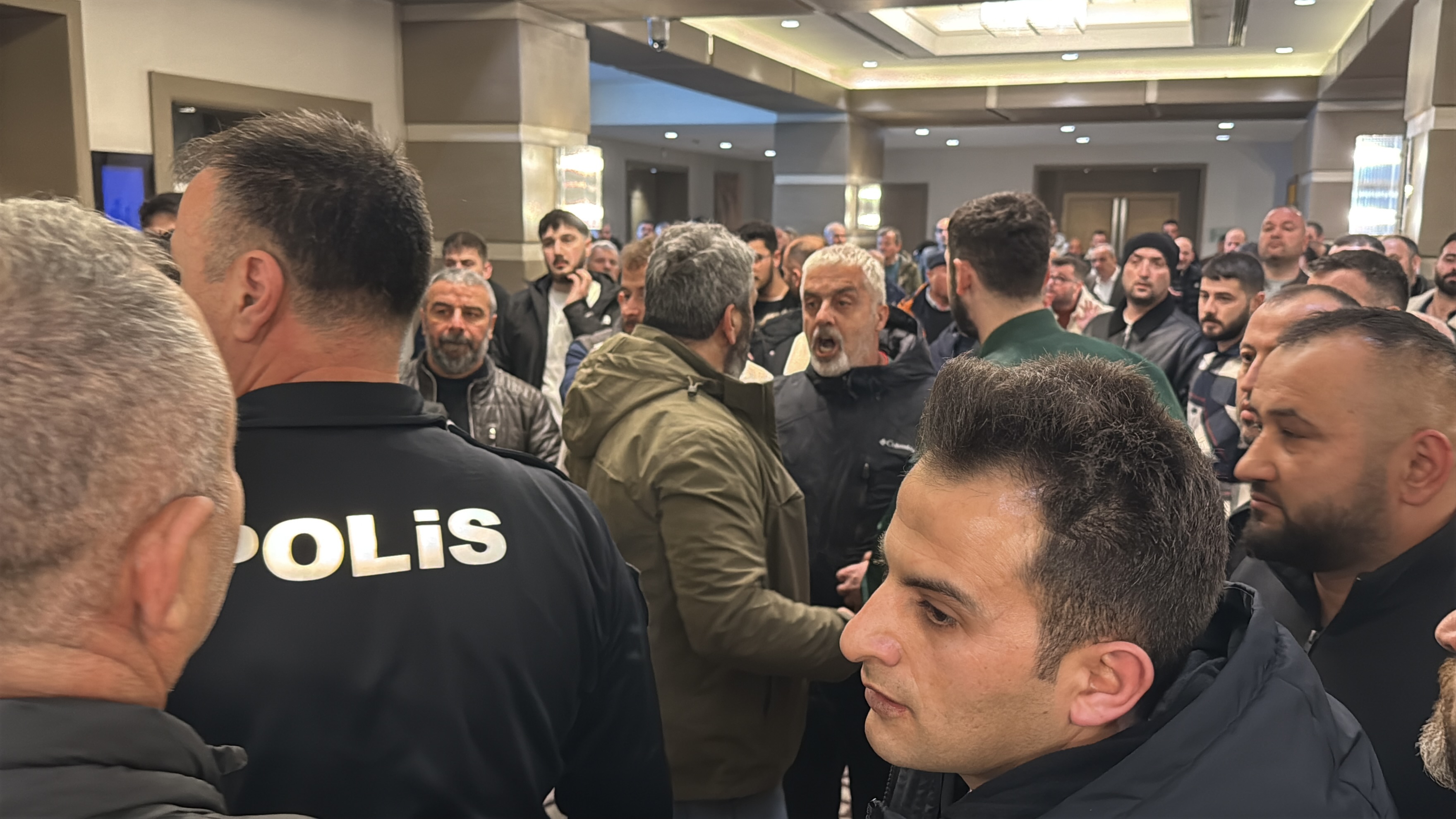 Zonguldak'ta genel kurulda çıkan kavgayı polis ekipleri ayırdı