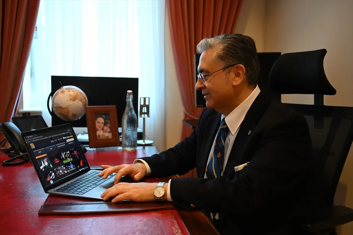 Türkiye'nin Londra Başkonsolosu Büyükelçi Ulusoy, AA'nın "Yılın Kareleri" oylamasına katıldı