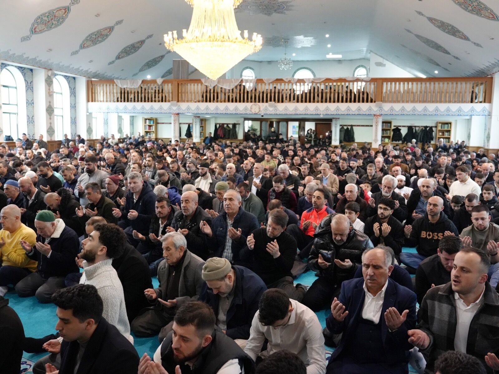 Ramazan bayramı namazında camiler tıklım tıklım doldu