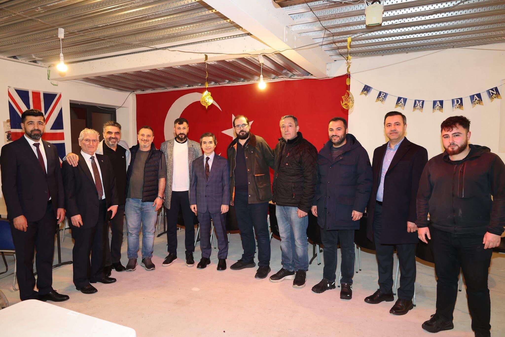 İngiltere Kralı'nın ziyaret ettiği Londra'daki Türk camisinde iftar programı düzenlendi