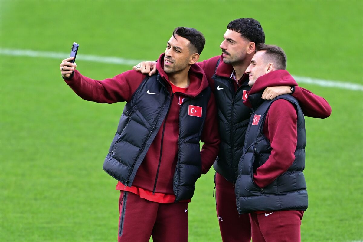 A Milli Futbol Takımı, Fadil Vokrri Stadı'nda yürüyüş yaptı