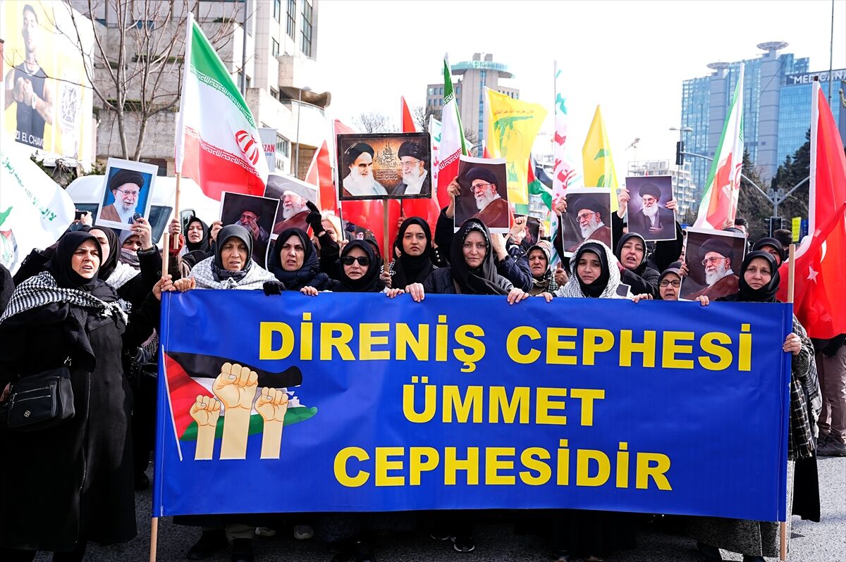 ABD ve İsrail'in İran'a yönelik saldırıları İstanbul'da protesto edildi