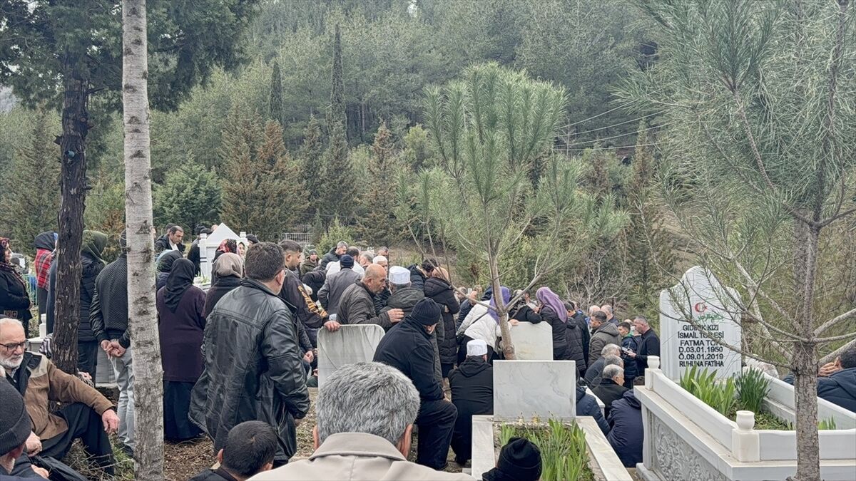 Adana'da trafik kazasında ölen kadının cenazesi Kahramanmaraş'ta defnedildi