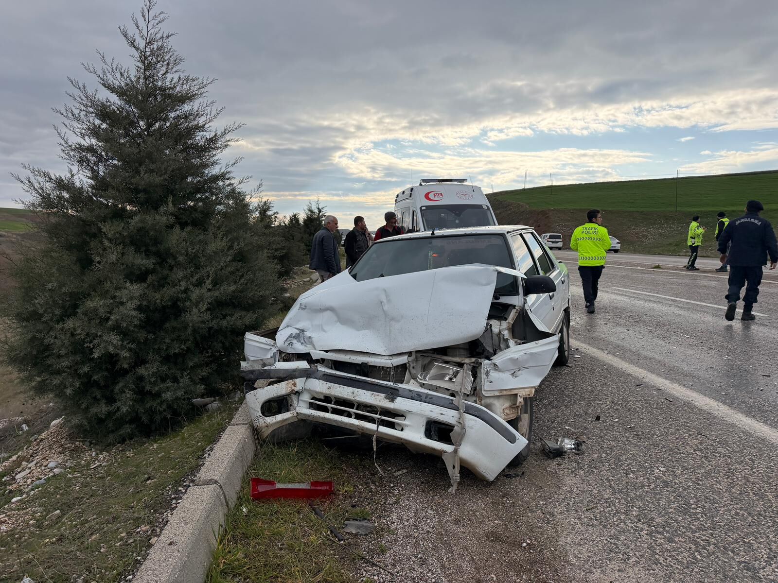 Adıyaman'da otomobil ile hafif ticari aracın çarpıştığı kazada 5 kişi yaralandı