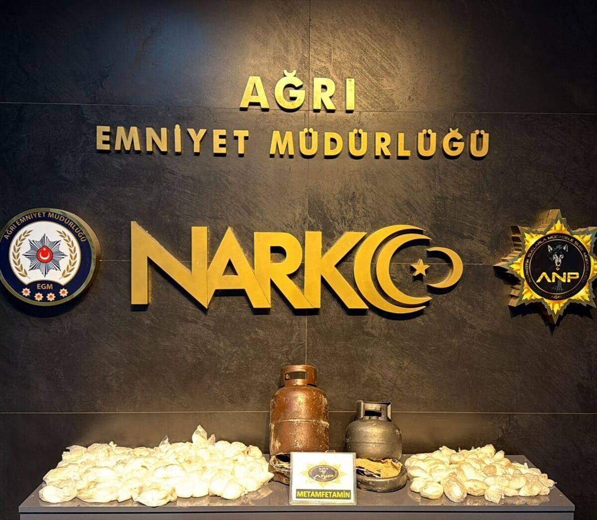 Ağrı'da tırda tüp içerisinde 8 kilo 300 gram sentetik uyuşturucu ele geçirildi