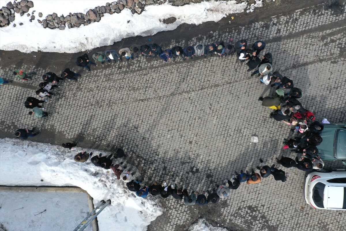 Ağrı'nın karla kaplı köylerinde bayram heyecanı yaşanıyor