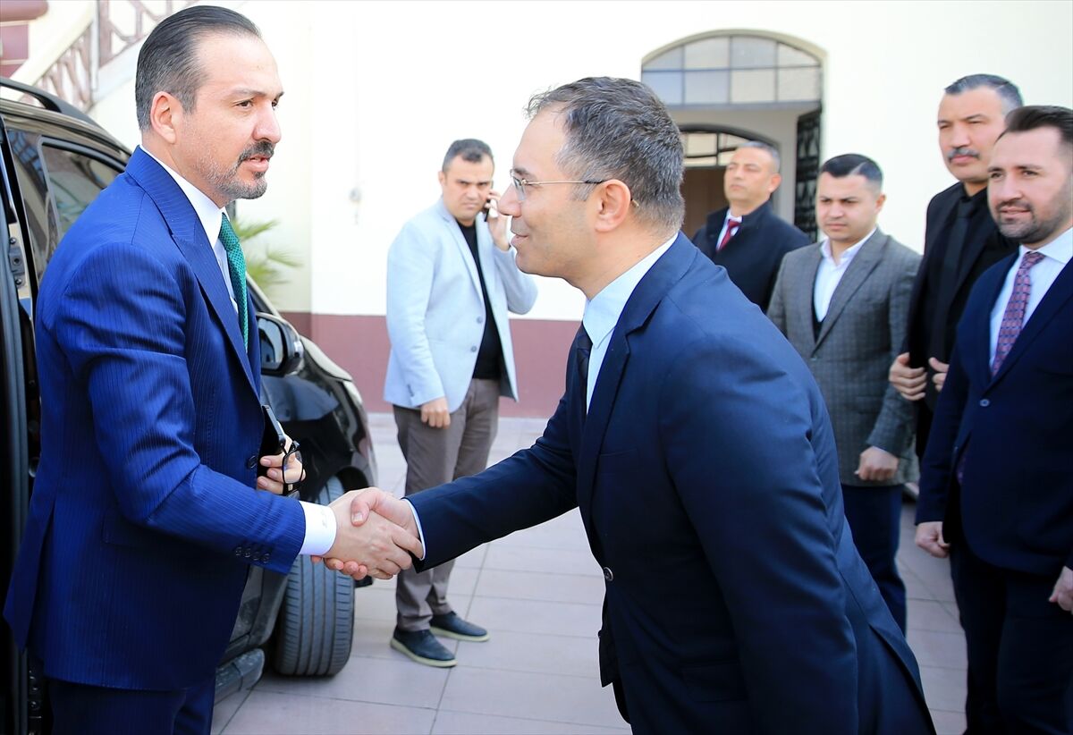 AK Parti Genel Başkan Yardımcısı Zorlu, Manisa'da AK Parti İl Başkanlığını ziyaret etti: