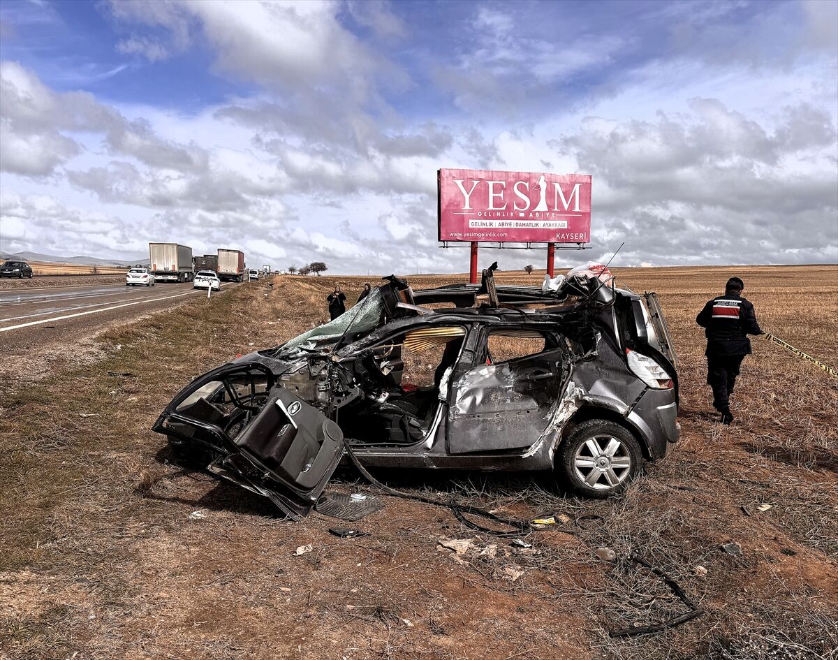 Aksaray'da ehliyetsiz sürücünün kullandığı otomobilin tırla çarpışması sonucu 16 yaşındaki genç öldü