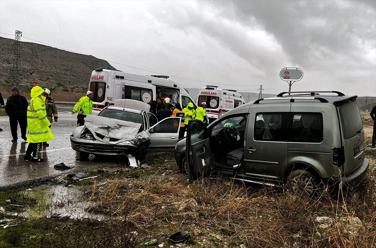 Ankara'daki trafik kazasında 1 kişi öldü, 4 kişi yaralandı