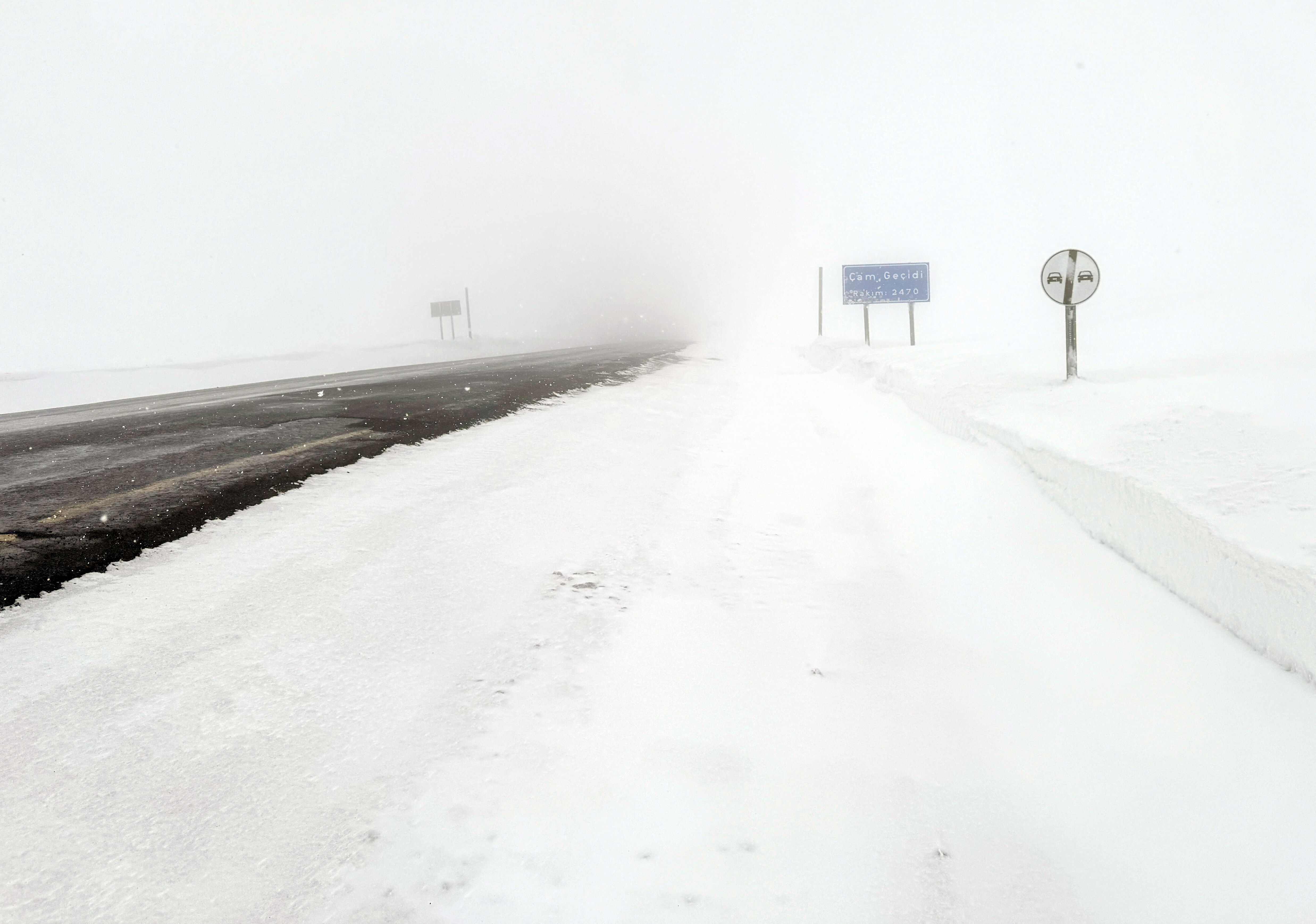 Ardahan'da kar ve sis ulaşımı olumsuz etkiliyor