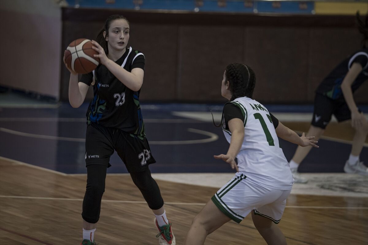 Basketbolda 14 Yaş Altı Kızlar Anadolu Şampiyonası, Erzurum'da başladı