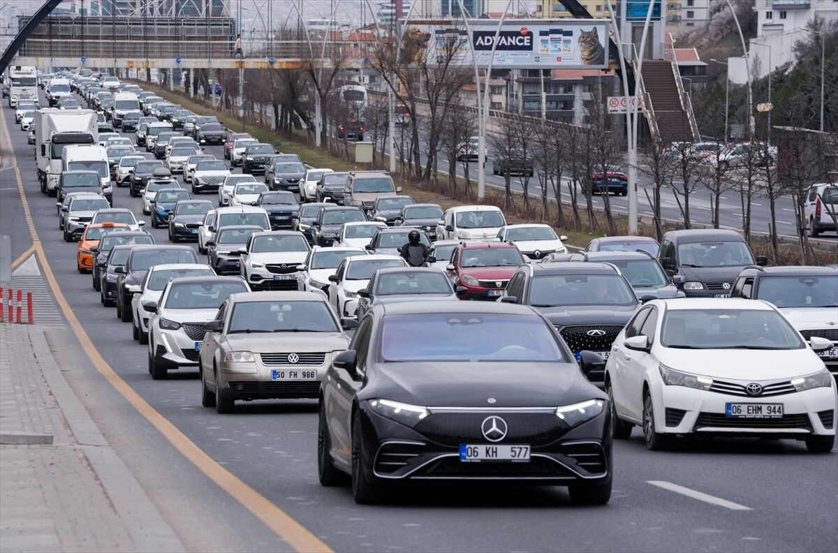 Bayram tatilinde güvenli ulaşım için trafik tedbirleri artırıldı