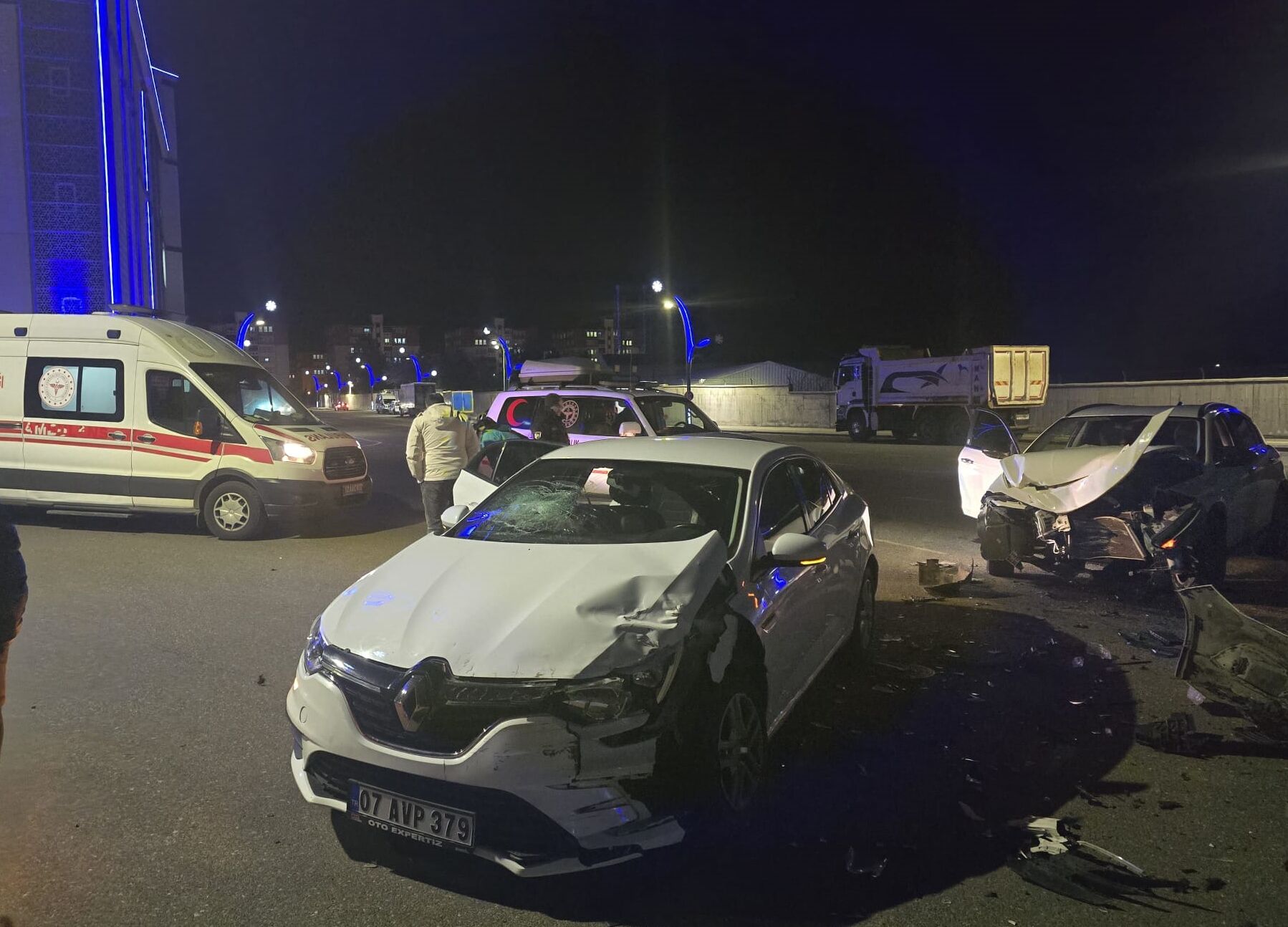 Bingöl'de iki otomobilin çarpıştığı kazada 4 kişi yaralandı