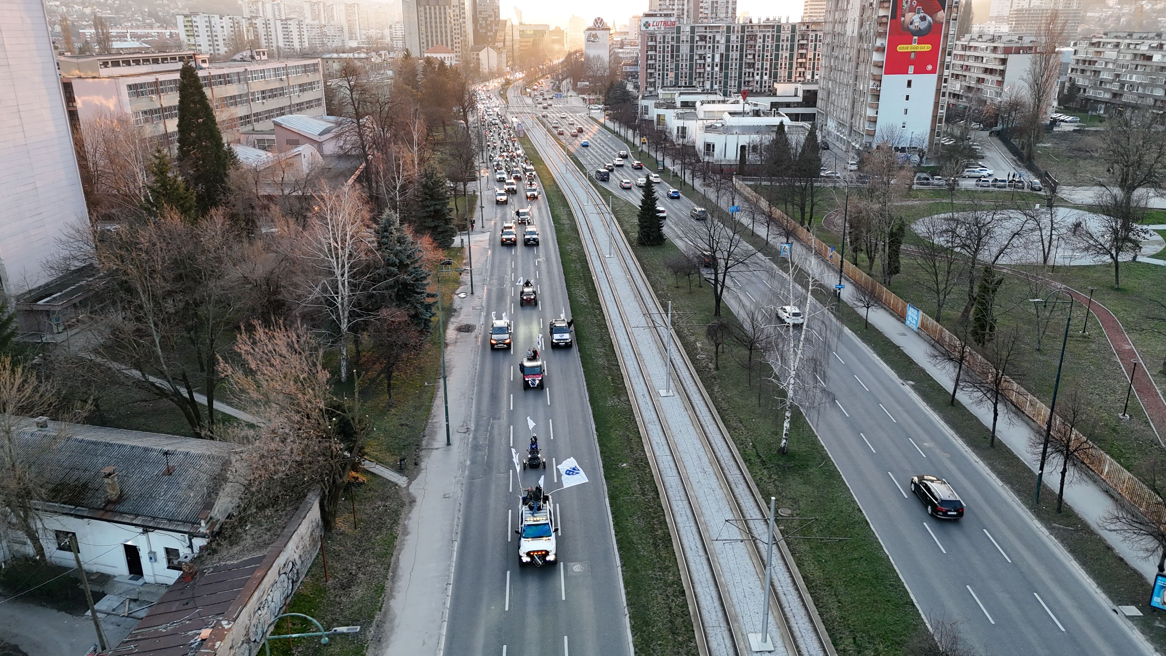 Bosna Hersek'te Bağımsızlık Günü 'altın zambaklı' bayraklarla kutlandı