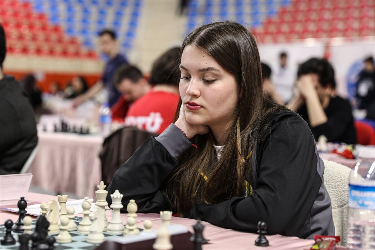 Burdur'da Üniversiteler Arası Satranç Türkiye Şampiyonası başladı