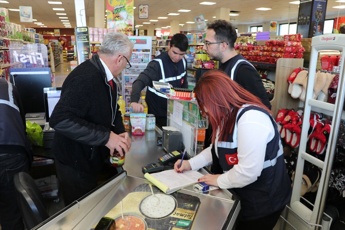 Bursa'da Ramazan Bayramı öncesi marketlerde denetim yapıldı