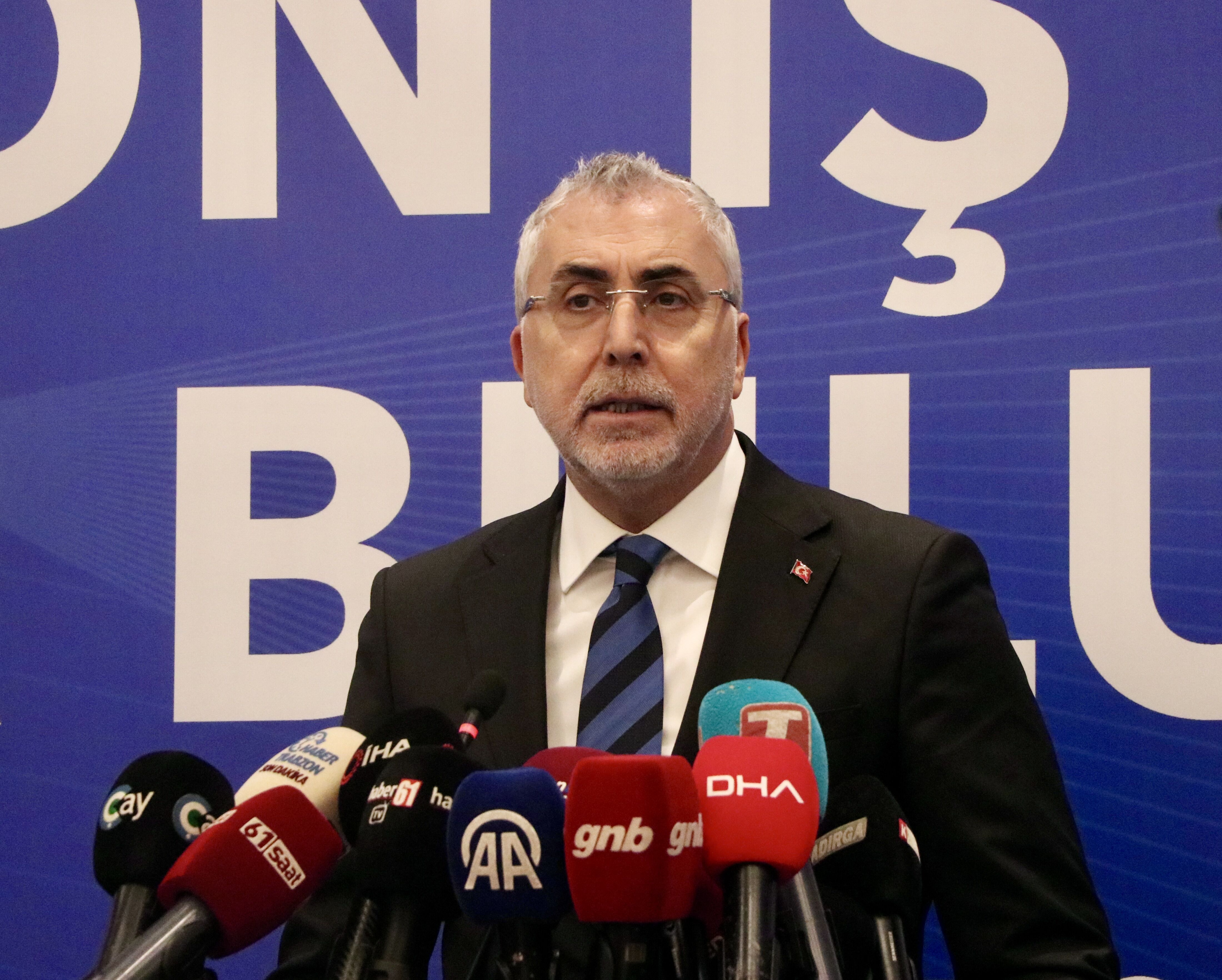 Çalışma ve Sosyal Güvenlik Bakanı Işıkhan, Trabzon'da iş insanlarıyla iftarda bir araya geldi: