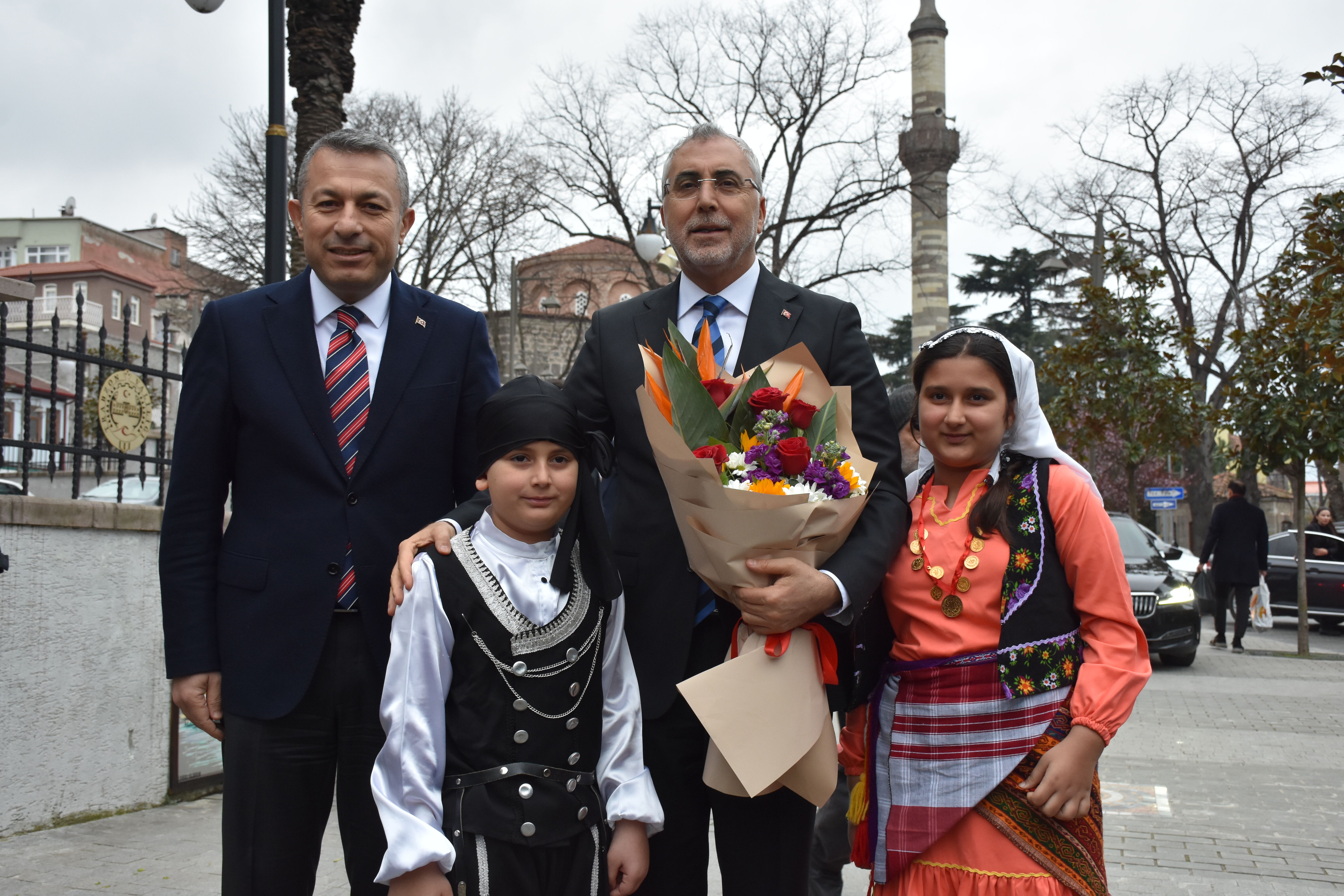 Çalışma ve Sosyal Güvenlik Bakanı Işıkhan, Trabzon'da ziyaretlerde bulundu