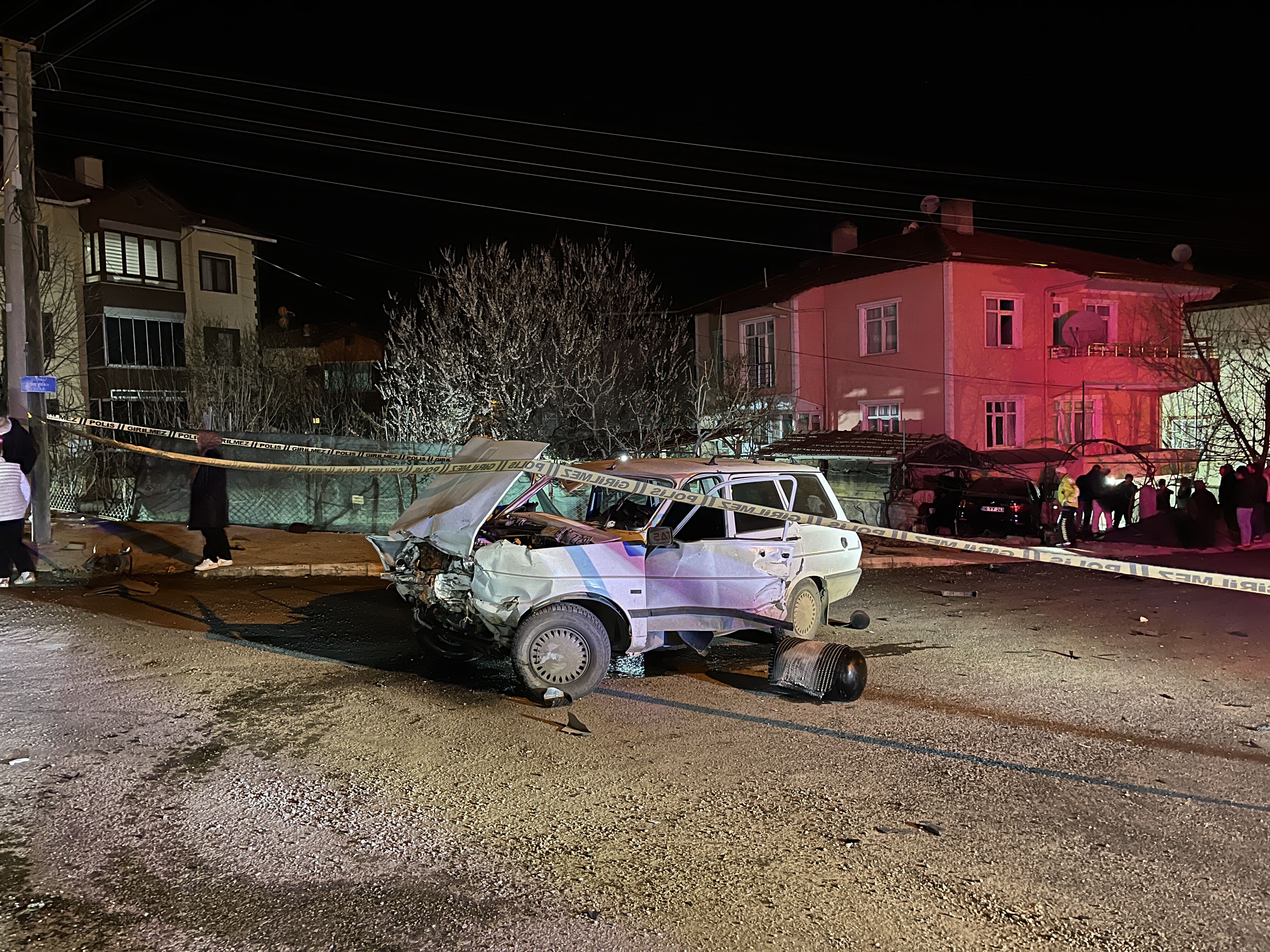 Çorum'da iki otomobilin çarpışması sonucu 2 kişi yaralandı