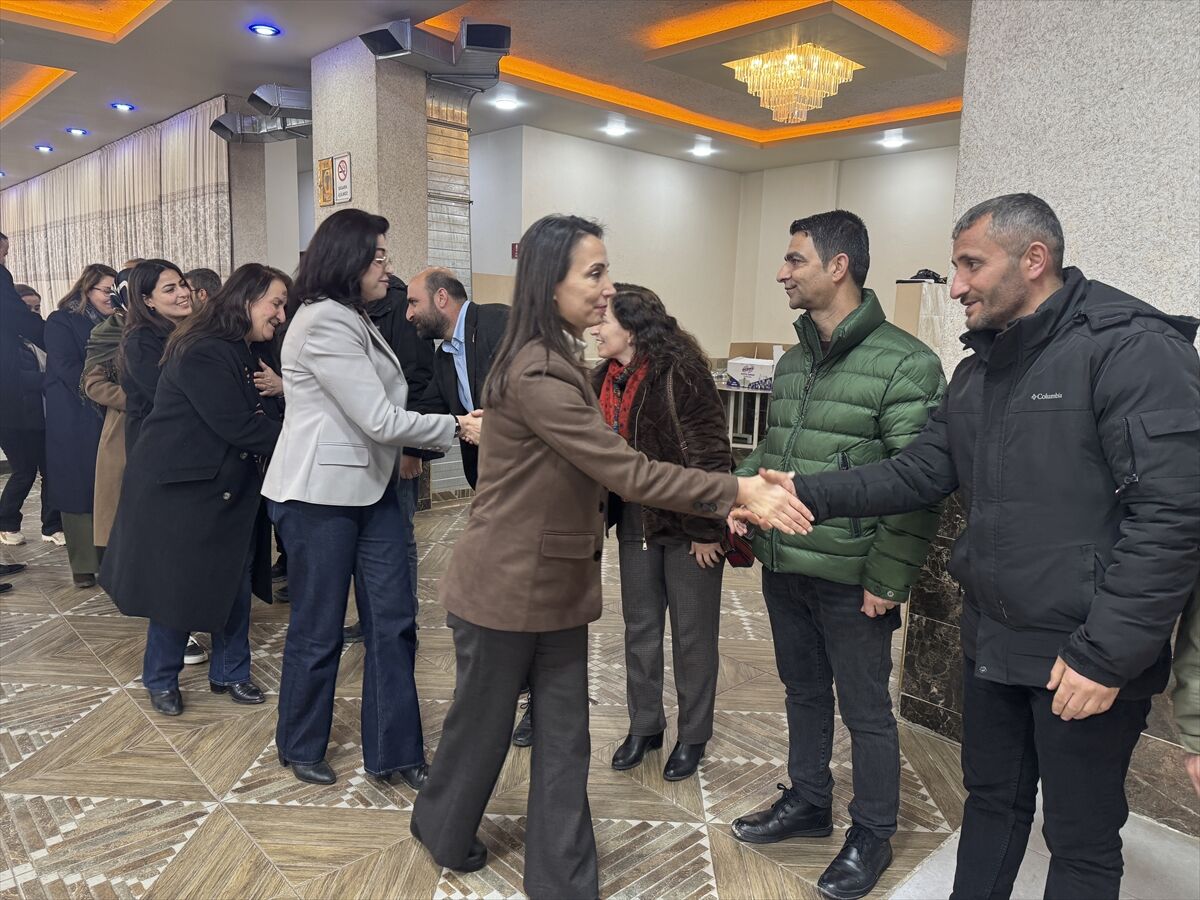 DEM Parti Eş Genel Başkanı Hatimoğulları, Hakkari'de iftar programına katıldı:
