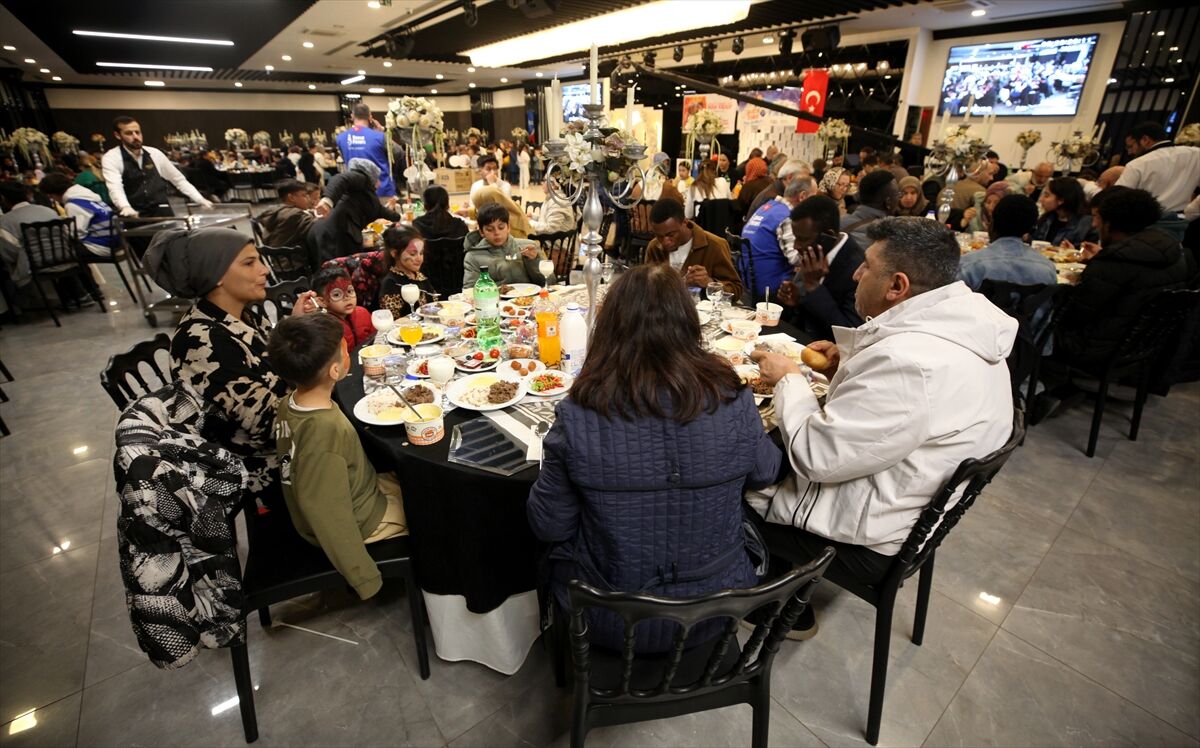Deniz Feneri Derneği Akdeniz Temsilciliği Antalya'da iftar programı düzenledi