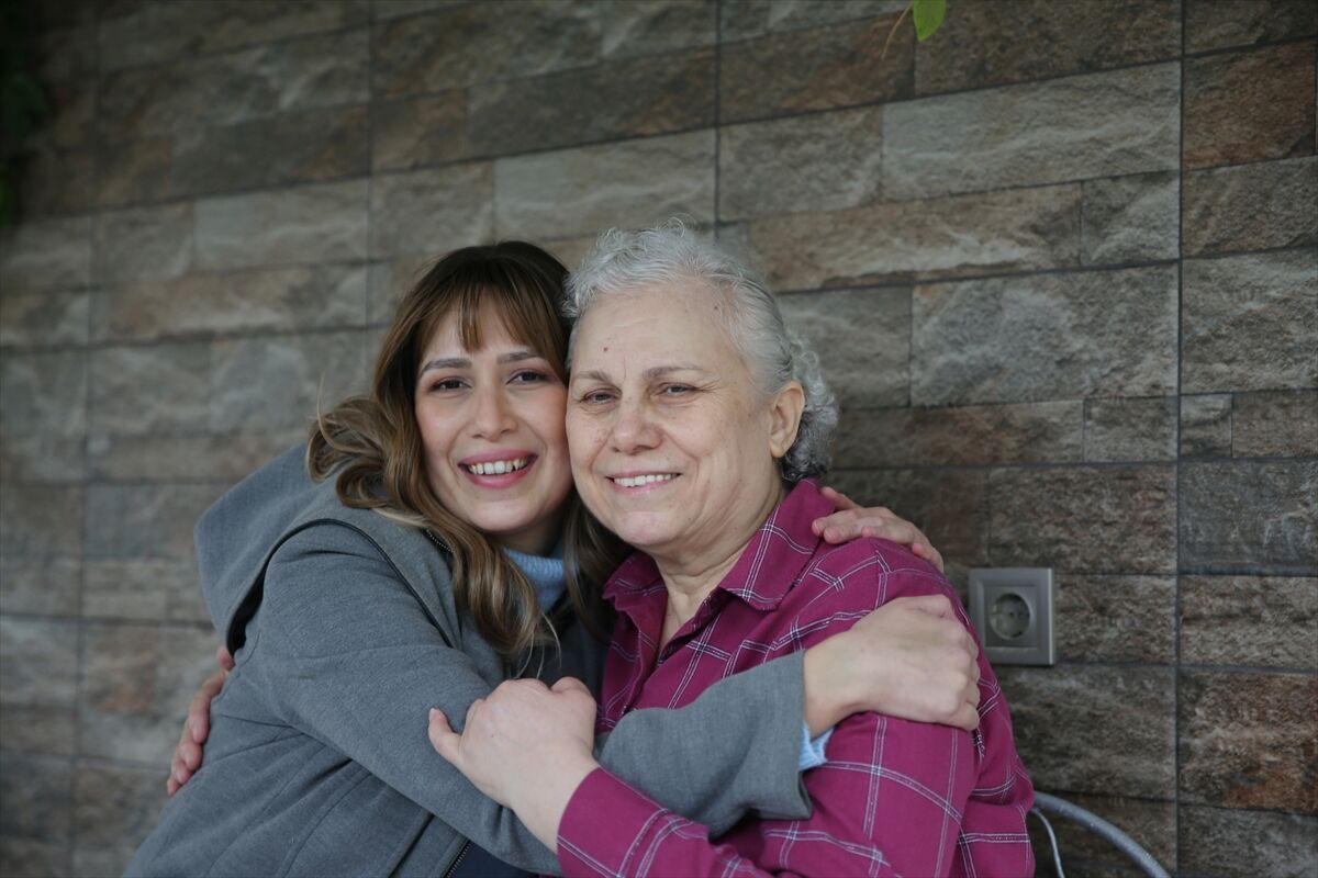 Dilara'nın lösemiye karşı en büyük gücü meme kanserini yenen annesi