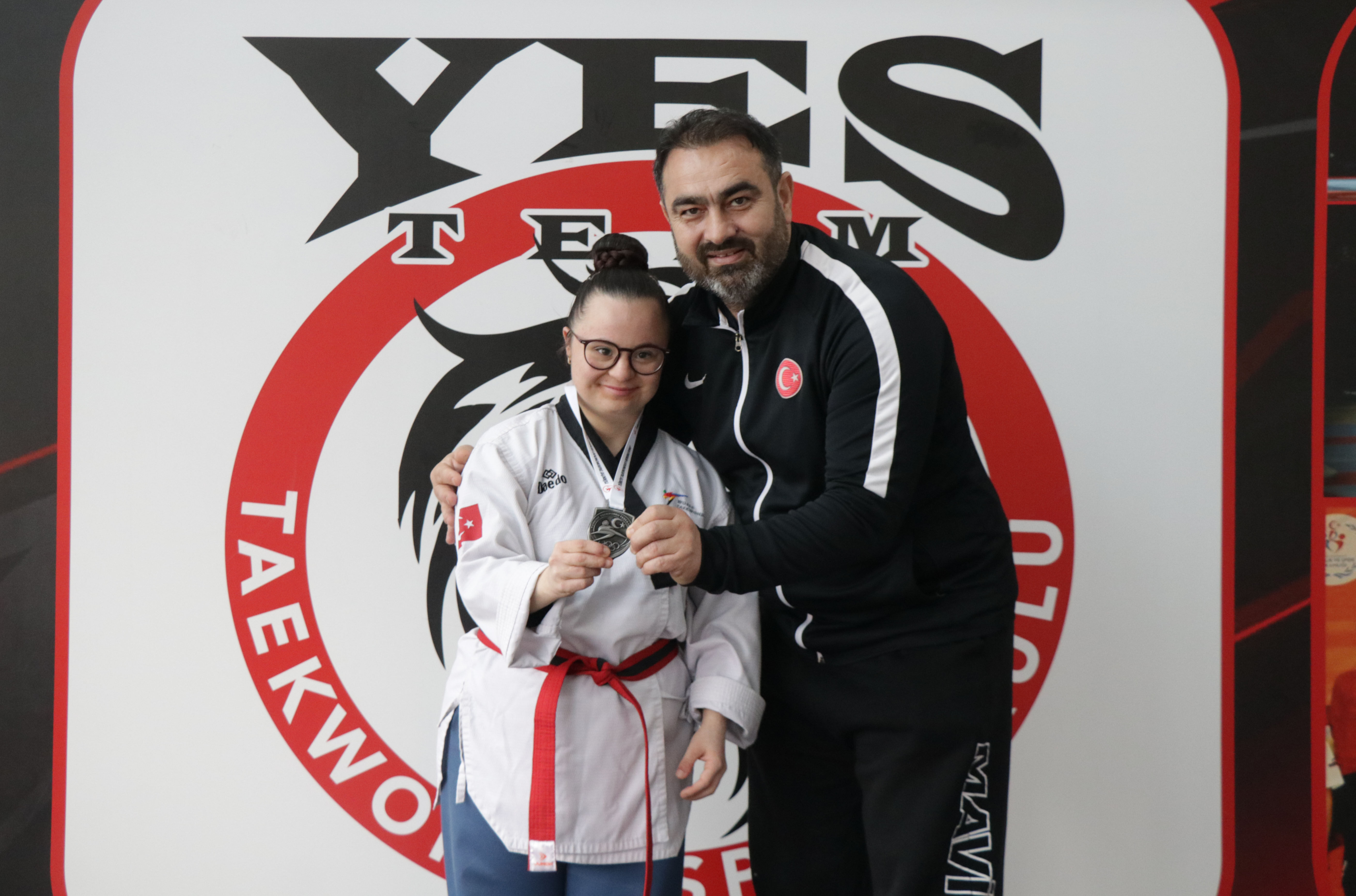 Down sendromlu tekvandocu Büşra Yolun, şampiyonluklar istiyor