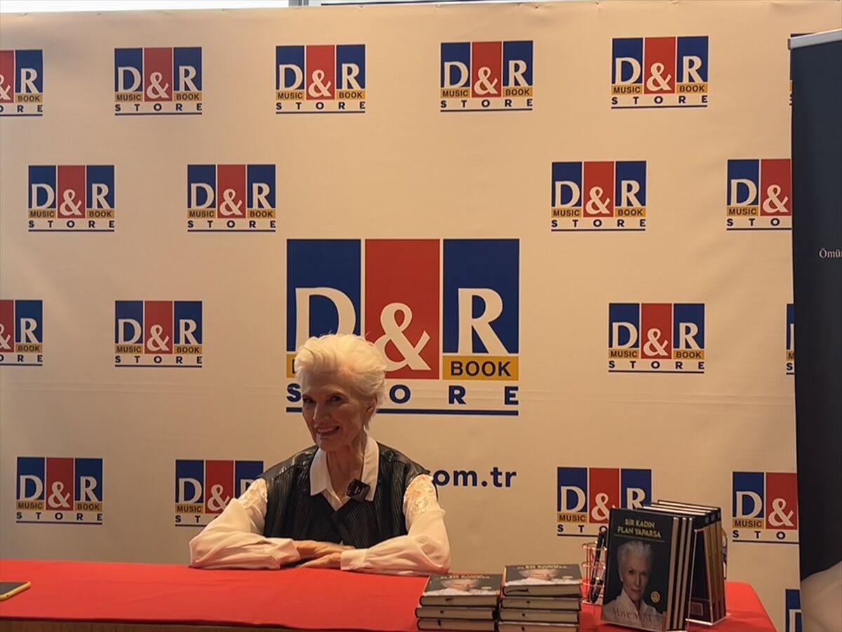 Elon Musk'un annesi Dr. Maye Musk, İstanbul'da okurlarıyla buluştu