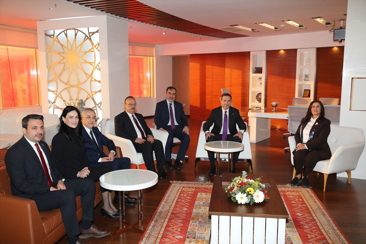 Enerji ve Tabii Kaynaklar Bakanı Bayraktar, Aydın'da MHP'nin iftarında konuştu: