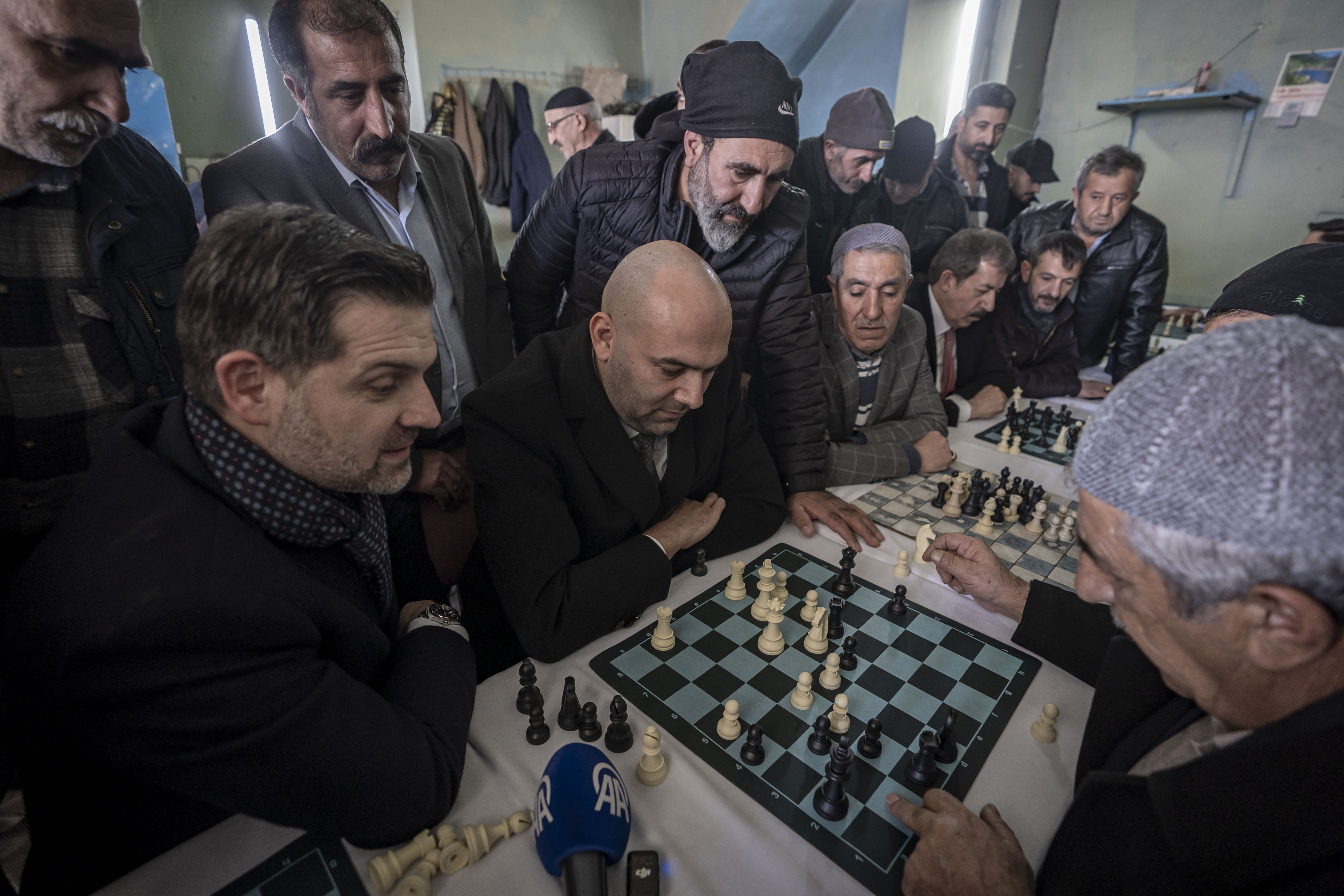 Erzurum'da satranç oynanan kahvehaneye federasyon başkanından ziyaret