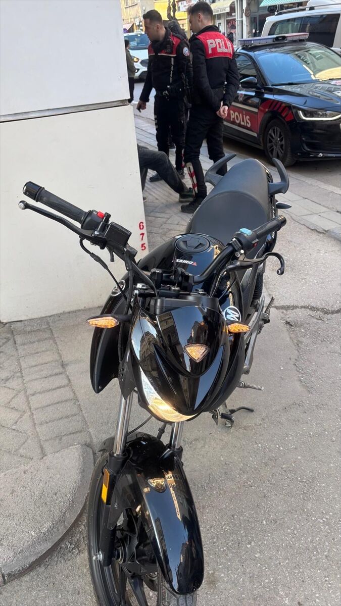 Eskişehir'de polisten kaçan motosiklet sürücüsüne 436 bin lira ceza
